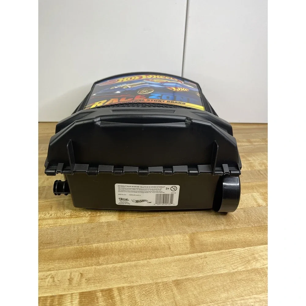 HOT WHEELS WHEELED STORAGE CARRY CASE He's missing‎ a tire